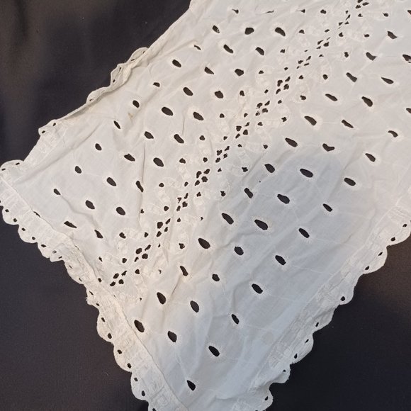 Two Vintage Embroidered Table Runners. One 4' 10" x 12" & One 3' 5" x 12" - Picture 11 of 13